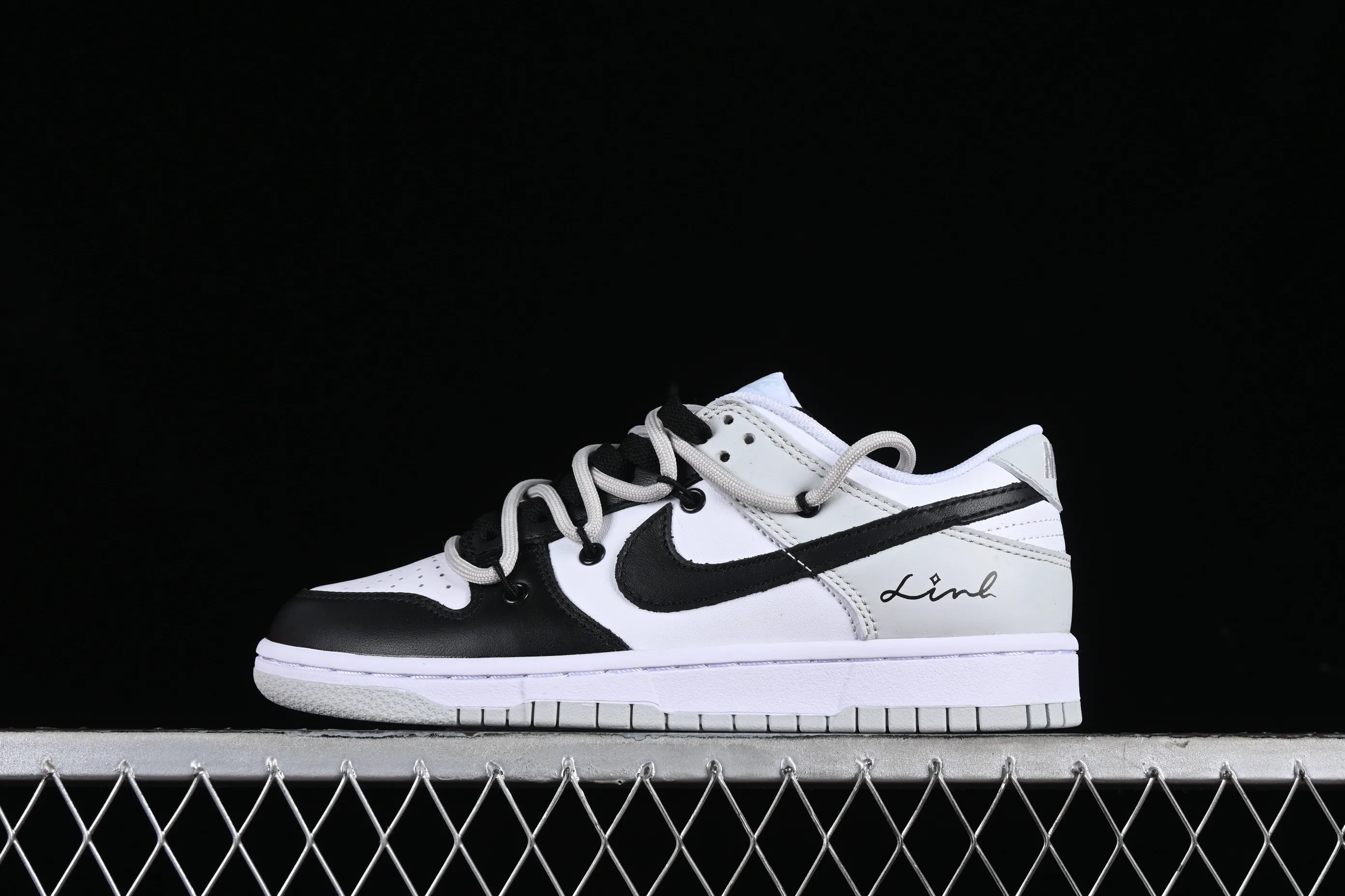 All Categories Nk SB Dunk Series Nk SB Dunk Low Low-top sneakers Nk Dunk Low Leather letters High street deconstruction Black and gray SB strap low-top casual sneakers DV0831-101